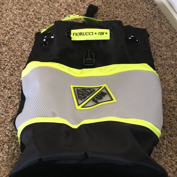 Like New Fiorucci x Fun Bucket/Backpack bag!🖤💛 - Picture 11 of 12